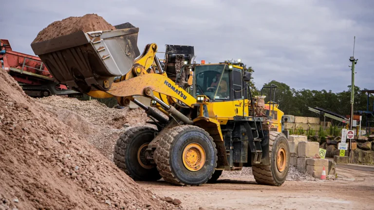 About - Excavator short arm - medium shot - 1400px