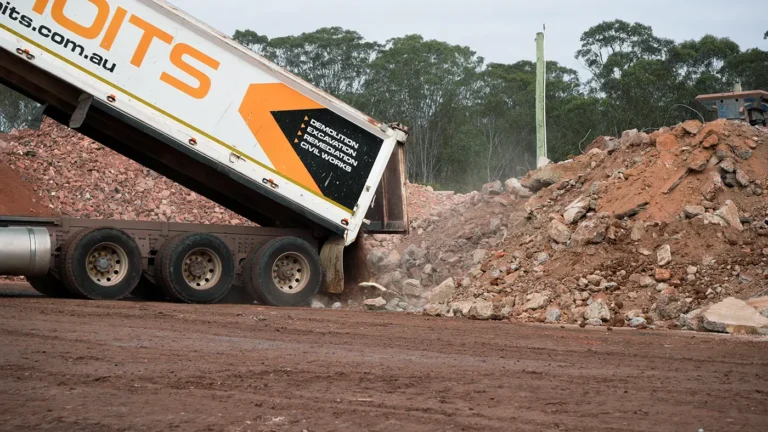 About - trailer dog - dump material 1400px